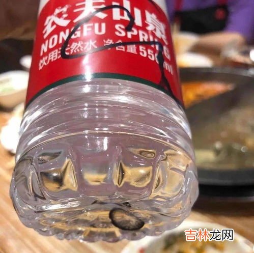 美瞳可以用矿泉水泡吗,美瞳能泡在矿泉水里吗