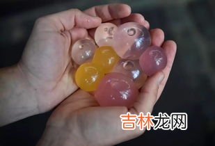 美瞳可以用矿泉水泡吗,美瞳能泡在矿泉水里吗