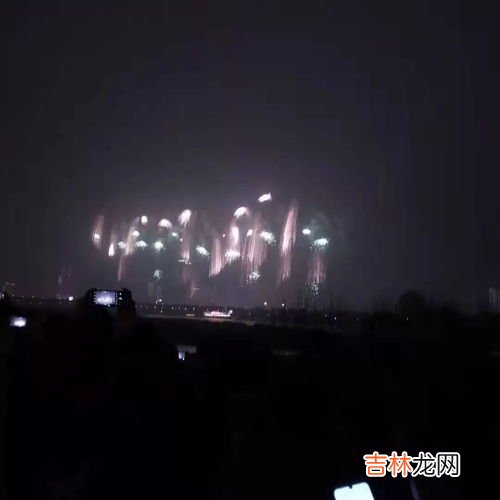 2023年除夕能看到月亮吗请问,有人说除夕没有月亮和星星，是吗？