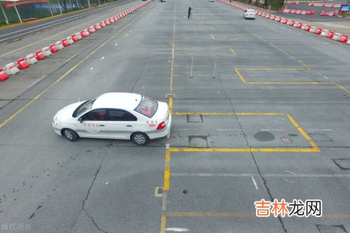 科目二s弯可以把头伸出去吗,科目二头能伸出去吗?