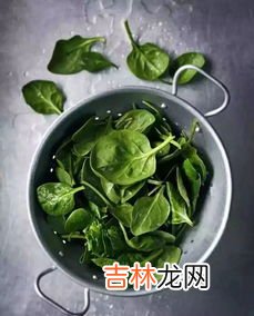 白衣服发黄洗白小窍门有哪些,白色衣服发黄怎么洗白小妙招