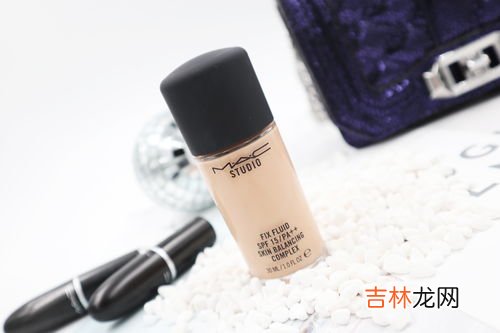 粉底液涂在脸上一碰就脱妆怎么办,粉底浮在脸上手一抹就掉