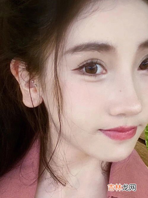 粉底液涂在脸上一碰就脱妆怎么办,粉底浮在脸上手一抹就掉