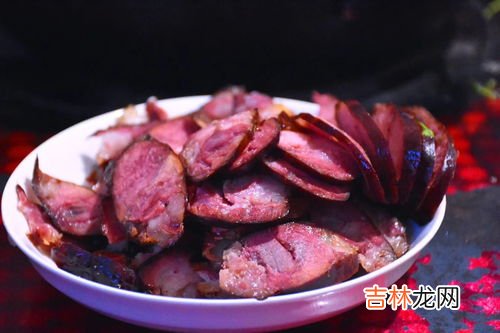 香肠表面有白霉怎么办,自己灌的香肠长白毛了怎么回事?