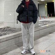 灰色上衣配什么颜色裤子,灰色衣服搭配什么颜色的裤子？