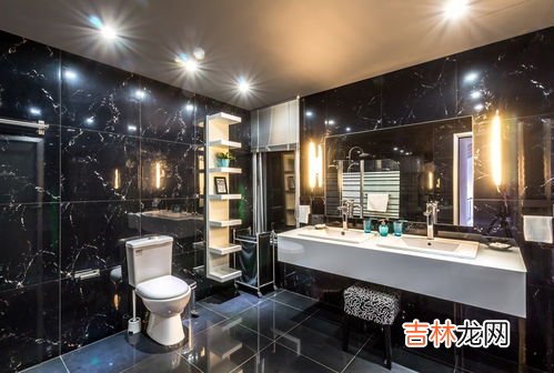住酒店时要倒开水在马桶,入住酒店时,为啥要先烧壶开水倒进马桶里?过来人:照做准没错