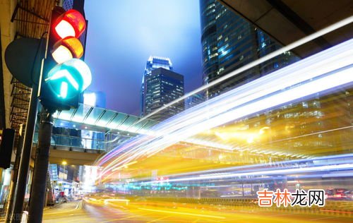 掉头需要看红绿灯吗,掉头需要等红灯吗