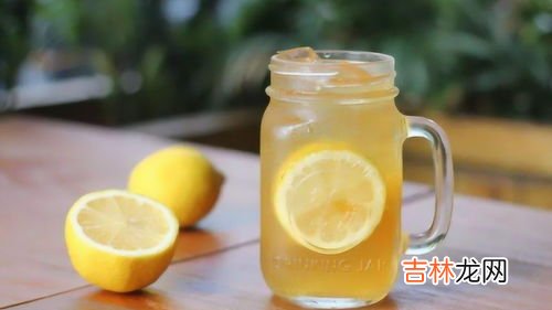 柠檬水晚上喝美白还是白天喝美白,柠檬水是白天喝会变白还是晚上喝？
