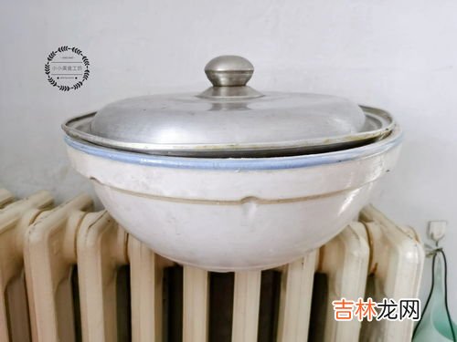 开暖气要在暖气上放碗水,暖气片旁边放盆水有用吗