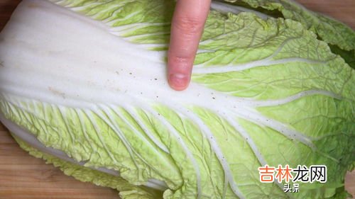 白菜上有小黑点能吃吗,白菜上有小黑点能吃吗 是怎么回事