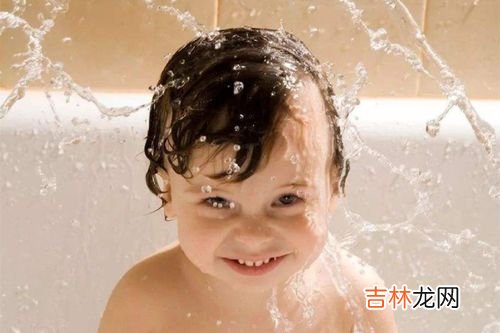 冬季洗澡防冷小技巧,冬季在家里卫生间洗澡太冷,用什么好办法改善一下吗?