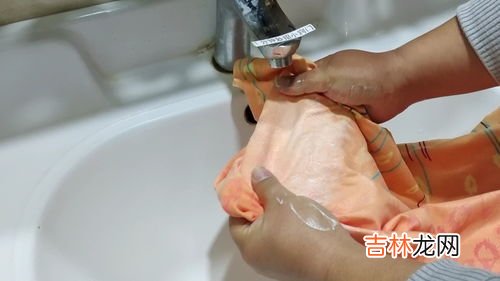 彻底清洗掉新鲜涸血渍的方法,血渍怎样清洗