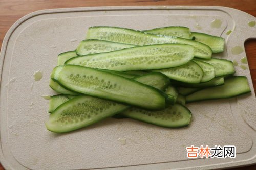 拂手黄瓜要削皮吗,佛手瓜要去皮吗怎么切比较好