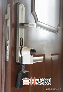 外面反锁了里面怎么打开,门从外面反锁了里面可以打开吗？