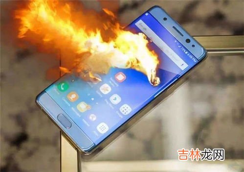手机充电时牢记4点,如何正确给手机充电？爱押教你4个方法，安全使用手机