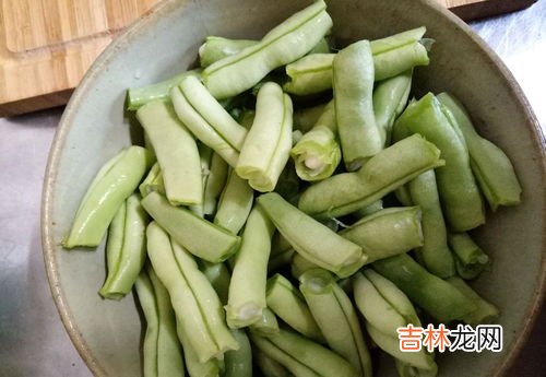 四季豆不炒熟会不会中毒呢,四季豆没有做熟,吃了会中毒吗?