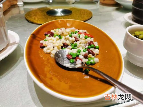 邀请长辈吃饭有什么事情必须做到,和长辈一起吃饭的时候，都需要注意哪些礼节？