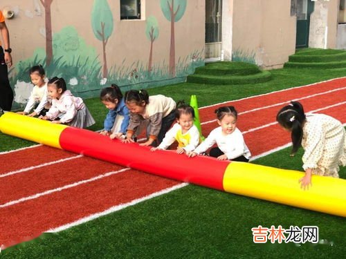 草地绿绿的像什么,绿油油的草地像什么?