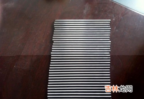 铅笔芯是用什么做成的,铅笔芯是什么材料做的