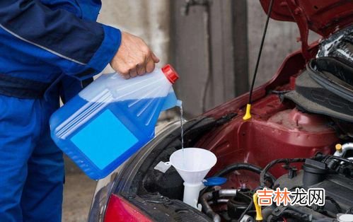 玻璃水用完了必须马上加吗,汽车玻璃水多久加一次?