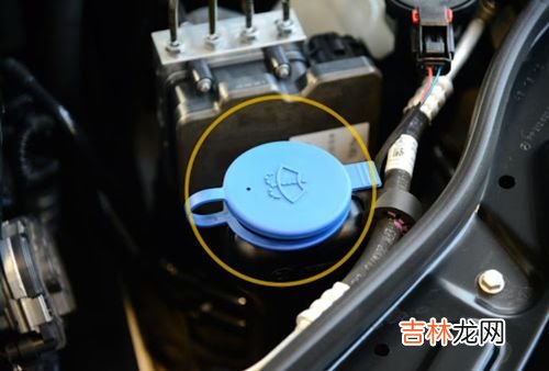 玻璃水用完了必须马上加吗,汽车玻璃水多久加一次?