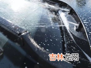 玻璃水用完了必须马上加吗,汽车玻璃水多久加一次?