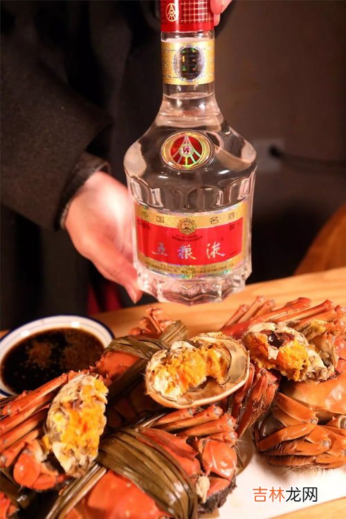 吃螃蟹能喝白酒吗,吃螃蟹可以喝白酒吗 ？
