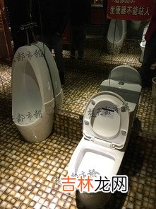 烧碱冲马桶是否会爆炸,烧碱能直接倒进马桶里面吗