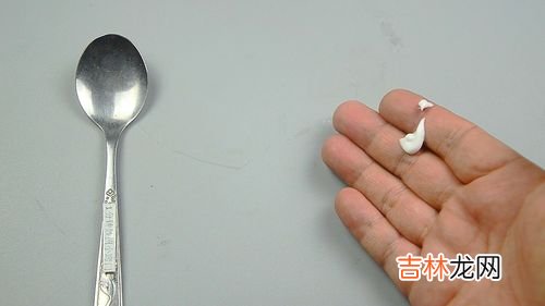 冬天门把手上有静电怎么办,冬天手经常带静电是怎么回事？