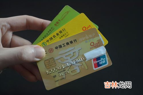 钱存银行卡还存折好,把钱存在存折里好还是存在银行卡里好?