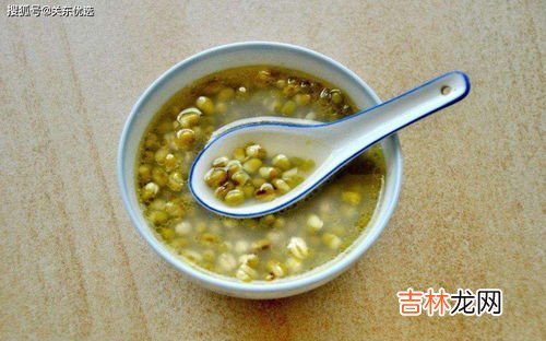 简单一招教您煮绿豆汤,煮绿豆汤时，别再用水浸泡了，教你1招技巧，粒粒开花还不发红