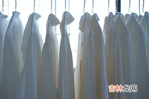 衣服上的圆珠笔油怎么洗,圆珠笔油弄到衣服上怎么洗