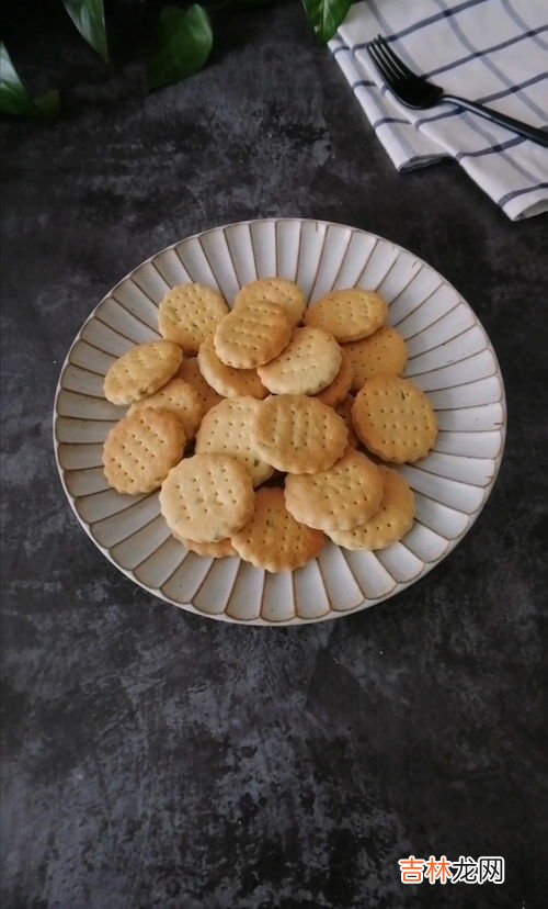 葱香苏打饼干的做法,苏打饼干的做法，无糖葱香苏打饼干怎么做好