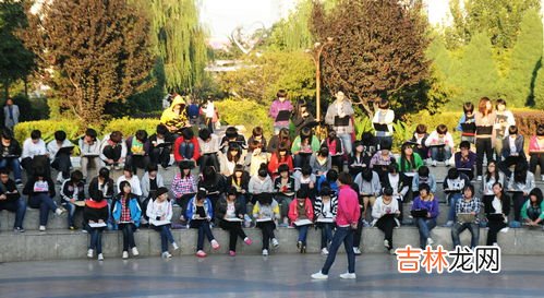 早上晨练需不需要先进食,早起运动是先吃早饭还是先运动?