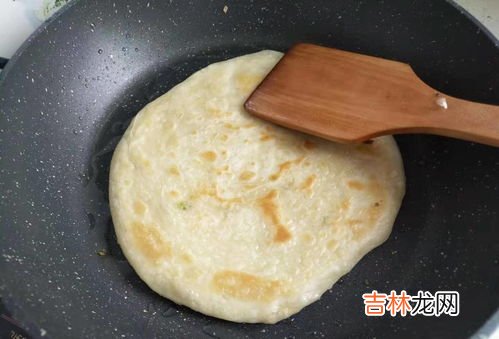 葱油饼的简单做法教程,怎样做葱油饼好吃又简单的方法