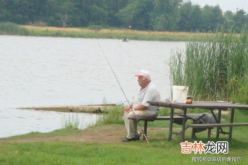 老人说钓鱼穷三年是什么意思,钓鱼穷三年玩鸟毁一生什么意思