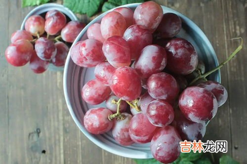 水果上的白霜是什么,提子皮上的白霜是什么?提子皮上有白霜能吃吗