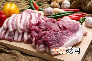 猪肉煮熟后发黑是死猪肉吗,猪肉有的地方发黑怎么回事啊？还能吃么？