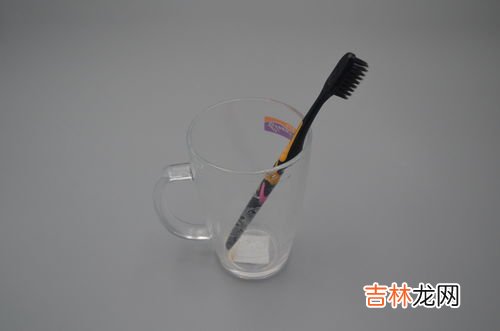 新牙刷需要用开水烫吗,刚买来的牙刷需要用热水烫一下吗？