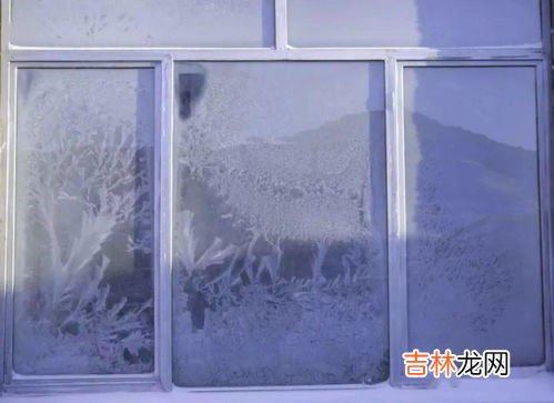 冬季窗户玻璃淌水怎么办,东北冬天窗户玻璃淌水怎么办