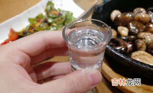 纯粮酒出现絮状物咋回事,白酒有絮状沉淀物正常吗