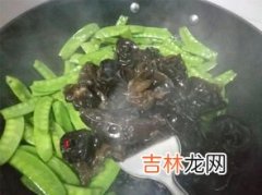 木耳没炒熟能吃吗,木耳不熟能吃吗