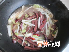 猪血炒白菜的做法,大白菜炒猪血最佳做法