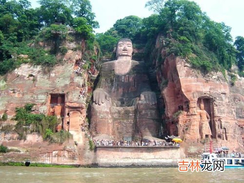 乐山大佛高度,在乐山看过最大的摩崖石刻乐山大佛,这些美食你吃过了吗