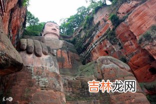 乐山大佛高度,在乐山看过最大的摩崖石刻乐山大佛,这些美食你吃过了吗