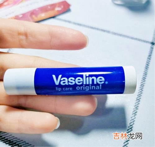 唇膏主要成分是什么,润唇膏的主要成分是什么呢？润唇膏可以吃吗？