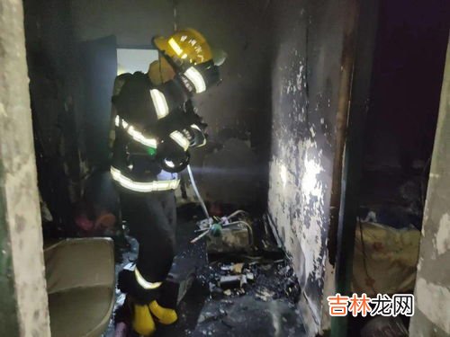插座着火怎么扑灭,墙上插座着火怎么灭火
