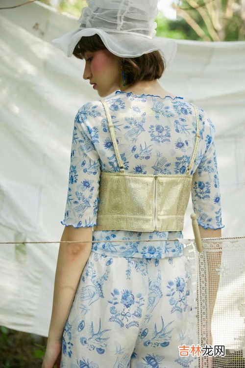 汗蒸服里面要穿内衣吗,汗蒸里面能洗澡么？一般汗蒸服那么薄，里面需要穿内衣么？汗蒸之前需要洗澡么？
