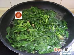 菠菜可以直接炒了吃吗,菠菜能炒着吃吗