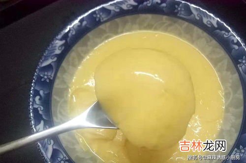 蒸蛋要加多少水,蒸蛋一个鸡蛋放多少水?